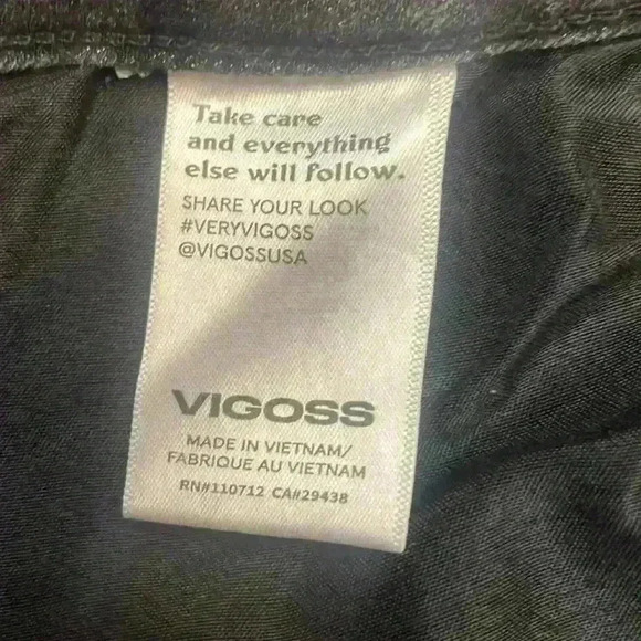 VIGOSS Marley Midrise Cuff Distressed
Short IN Black size 16W - Picture 5 of 9